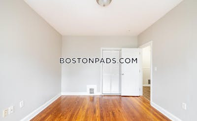 Dorchester Renovated 3 bed 1 bath available 9/1 on Cawfield St in Dorchester! Boston - $2,900