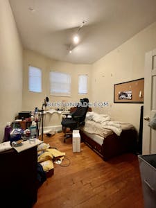 Brookline 3 Beds 1 Bath  Boston University - $3,900 No Fee